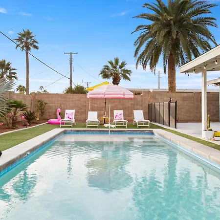 Desert Dream - Old Town Mid-Century Modern - Heated Pool